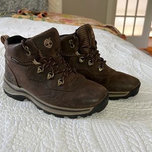 Boys leather Timberland hiking boots size 4 (big boy).
